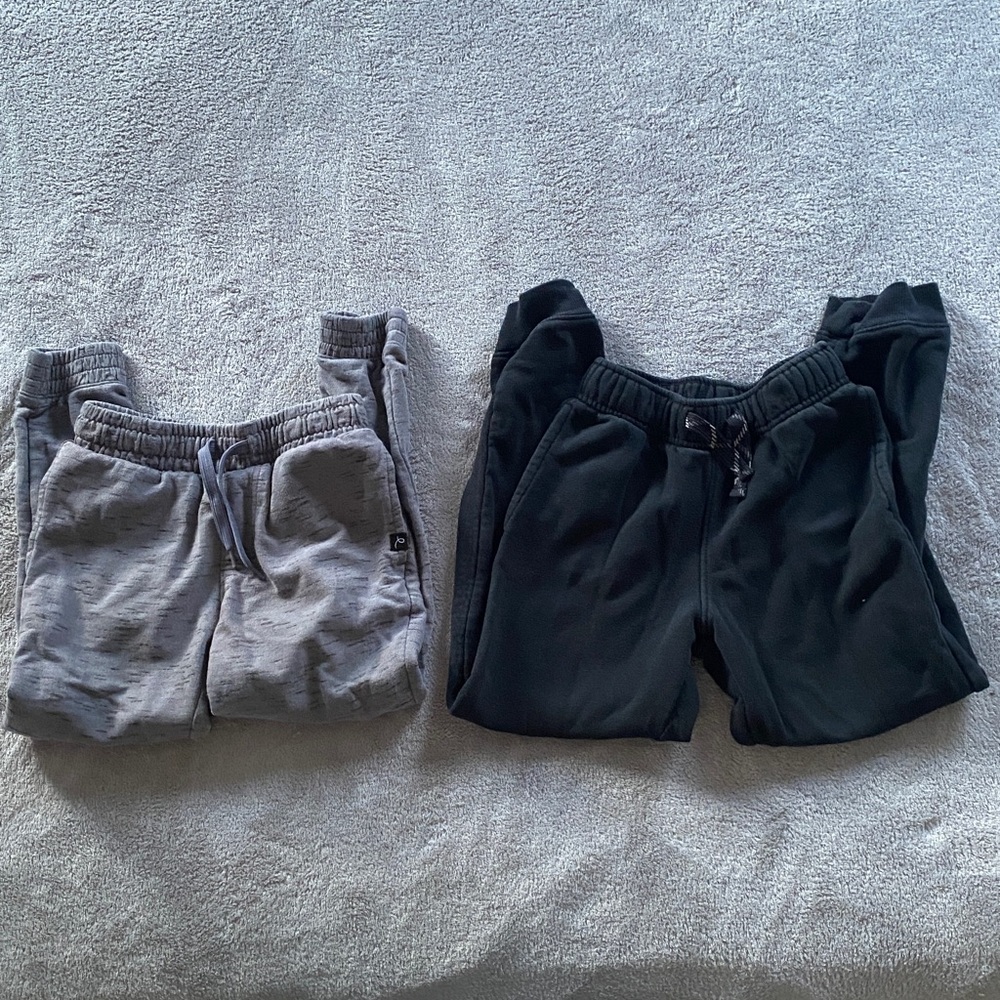 Bundle of 2 Boys’ Sweatpants Size 6/7 (S)